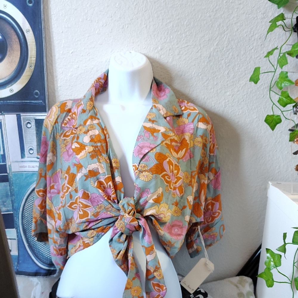 Love Note ❤️Floral Tie-Front Blouse